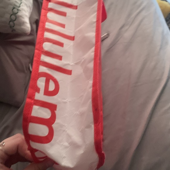 Red Lulu lemon bag - Picture 2 of 3
